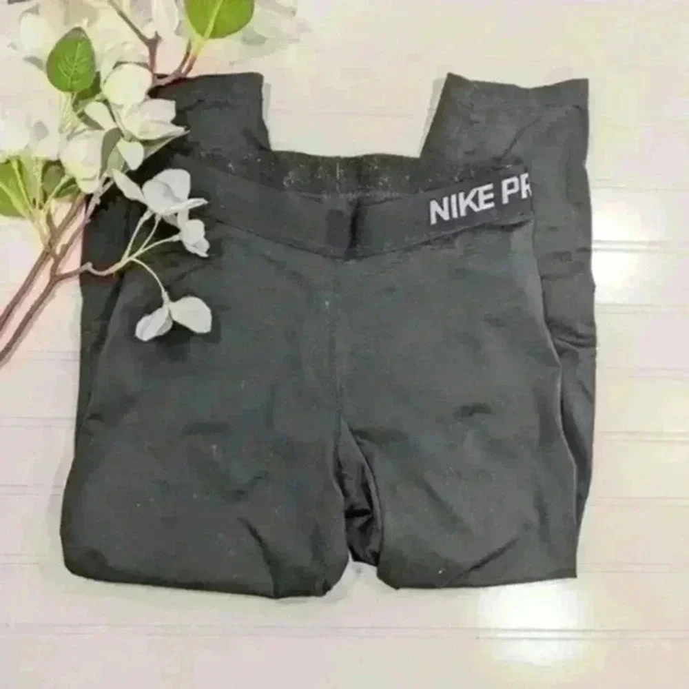 Nike Pro DRI-FIT Black Cropped Running Tights
